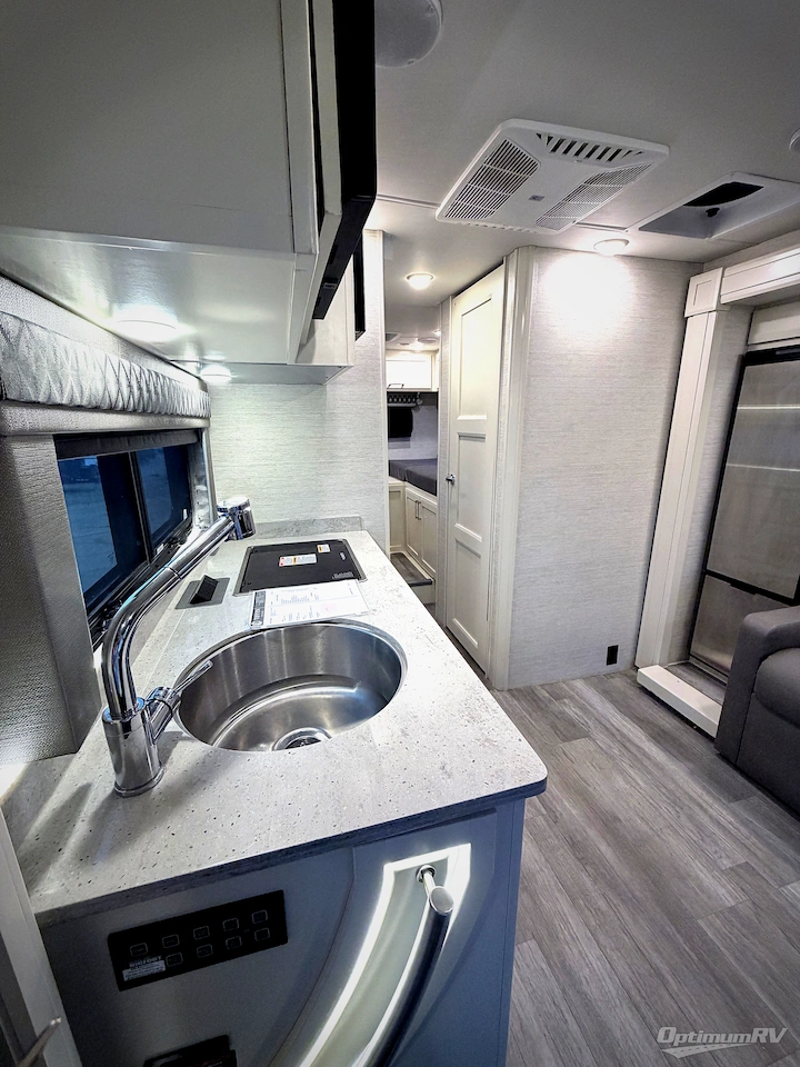 2023 Tiffin Wayfarer 25LW Photo 5