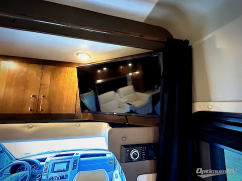 2019 Tiffin Wayfarer 24QW RV Photo 3