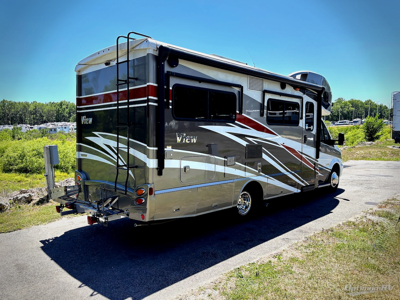 2017 Winnebago View 24J Photo 2