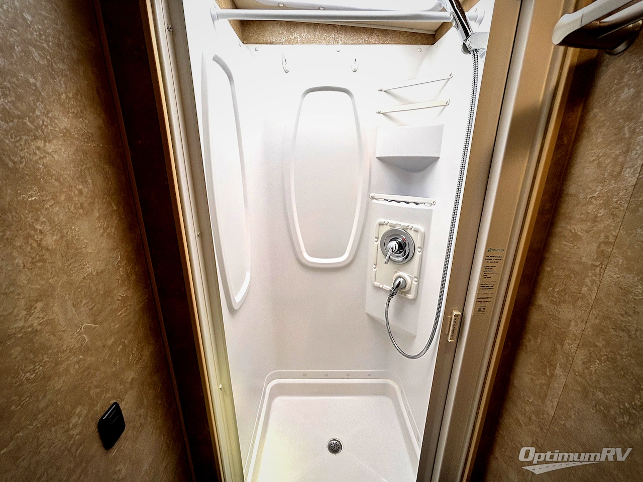 2017 Winnebago View 24J Photo 16