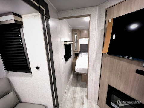 2026 East To West Della Terra 275BH RV Photo 4