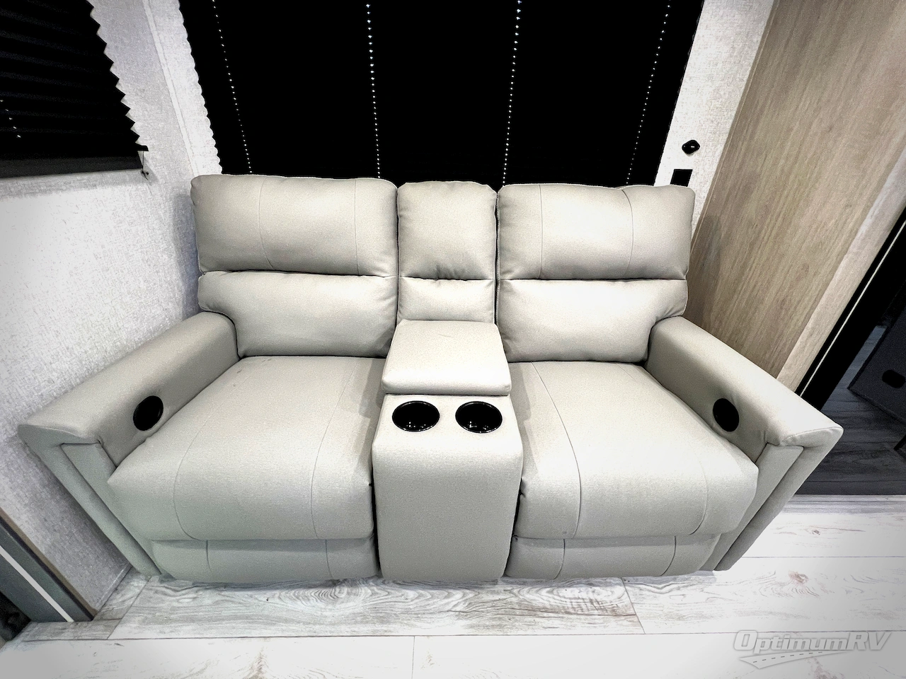 2026 East To West Della Terra 251RD Photo 9