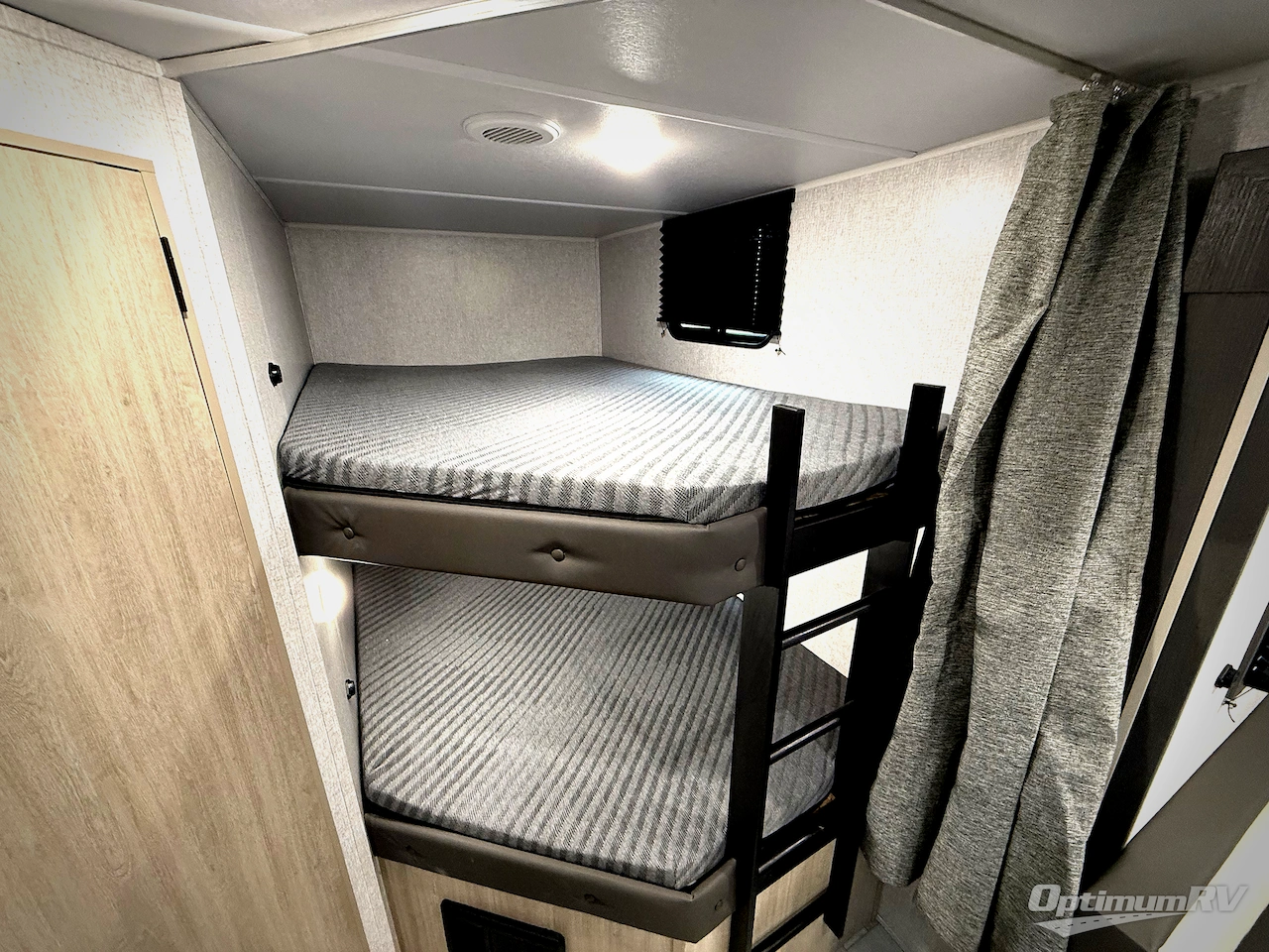 2026 East To West Della Terra 241BH Photo 12