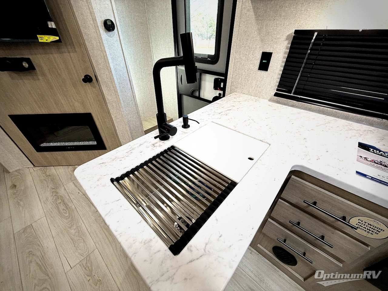 2026 East To West Della Terra 275BH Photo 18