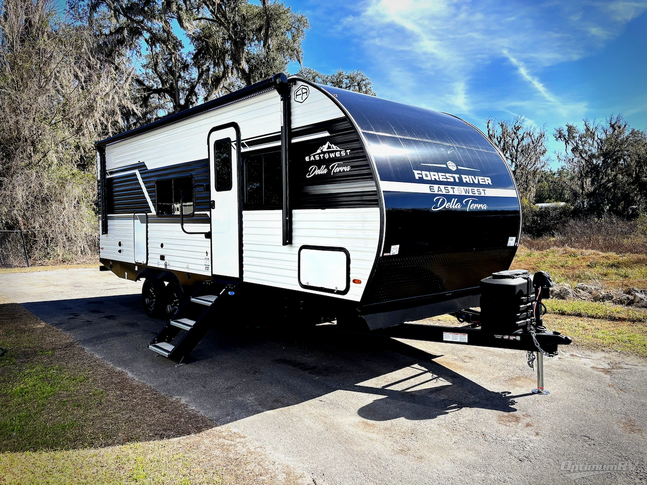 2026 East To West Della Terra 221ML Photo 1