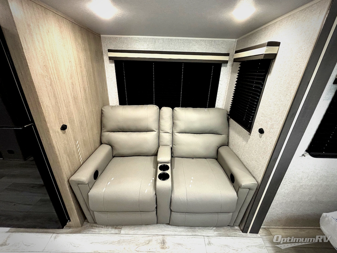 2026 East To West Della Terra 221ML Photo 7