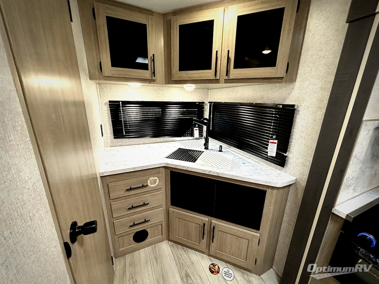 2026 East To West Della Terra 221ML Photo 11