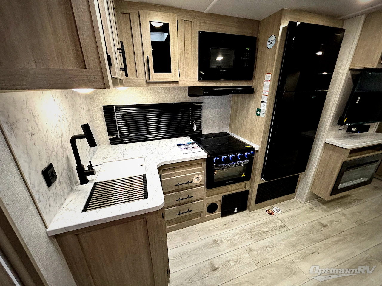 2026 East To West Della Terra 312BH Photo 11