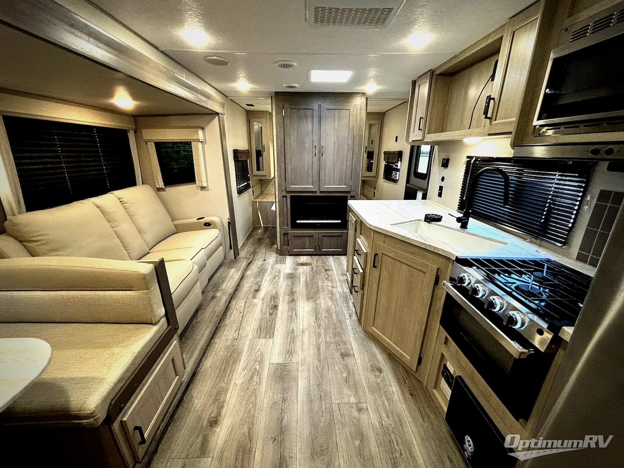 2025 Coachmen Catalina Legacy Edition 243RBS Photo 4