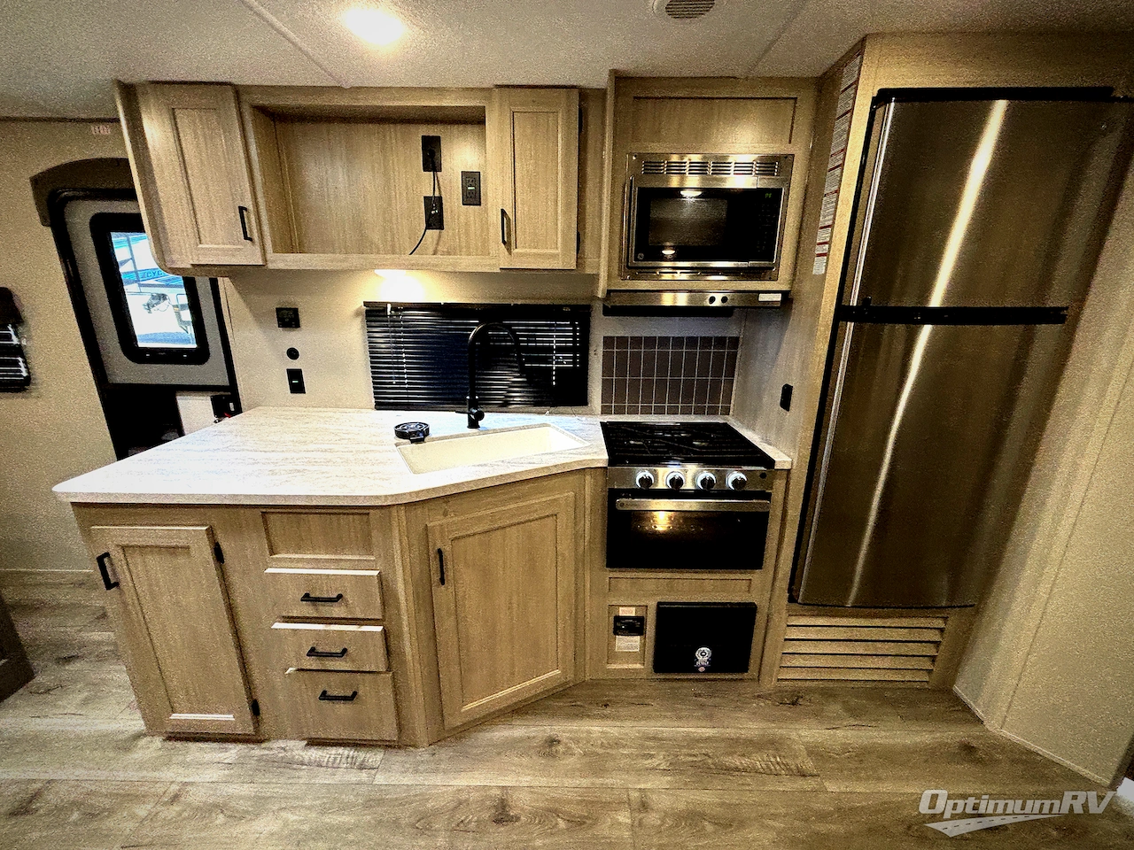 2025 Coachmen Catalina Legacy Edition 243RBS Photo 5