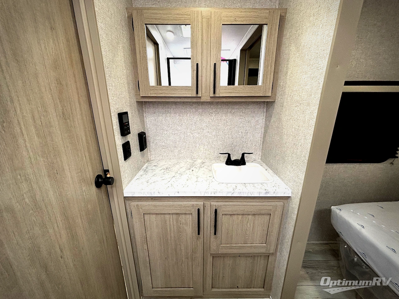 2026 East To West Della Terra 251RD Photo 10