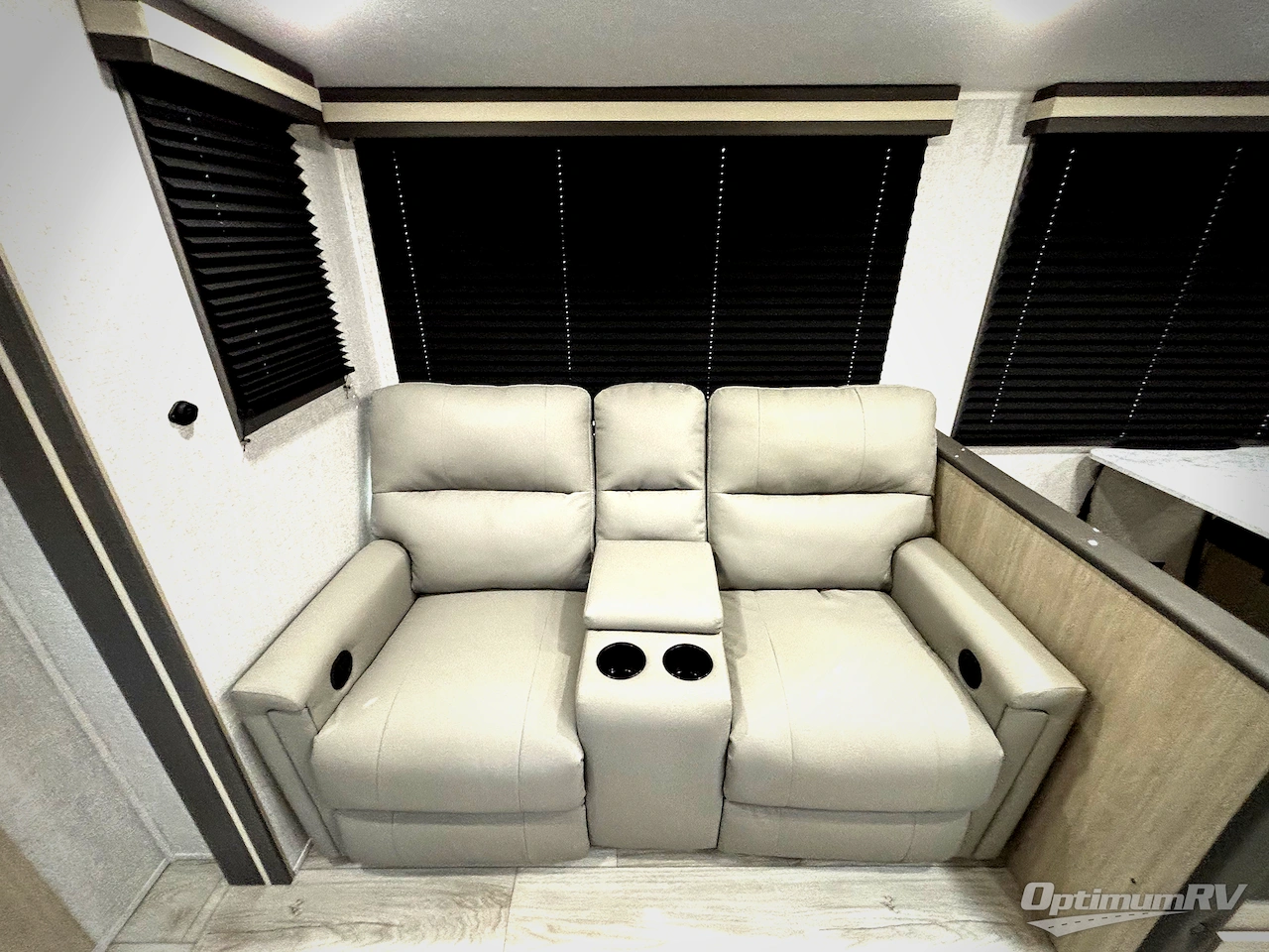 2026 East To West Della Terra 261RB Photo 10