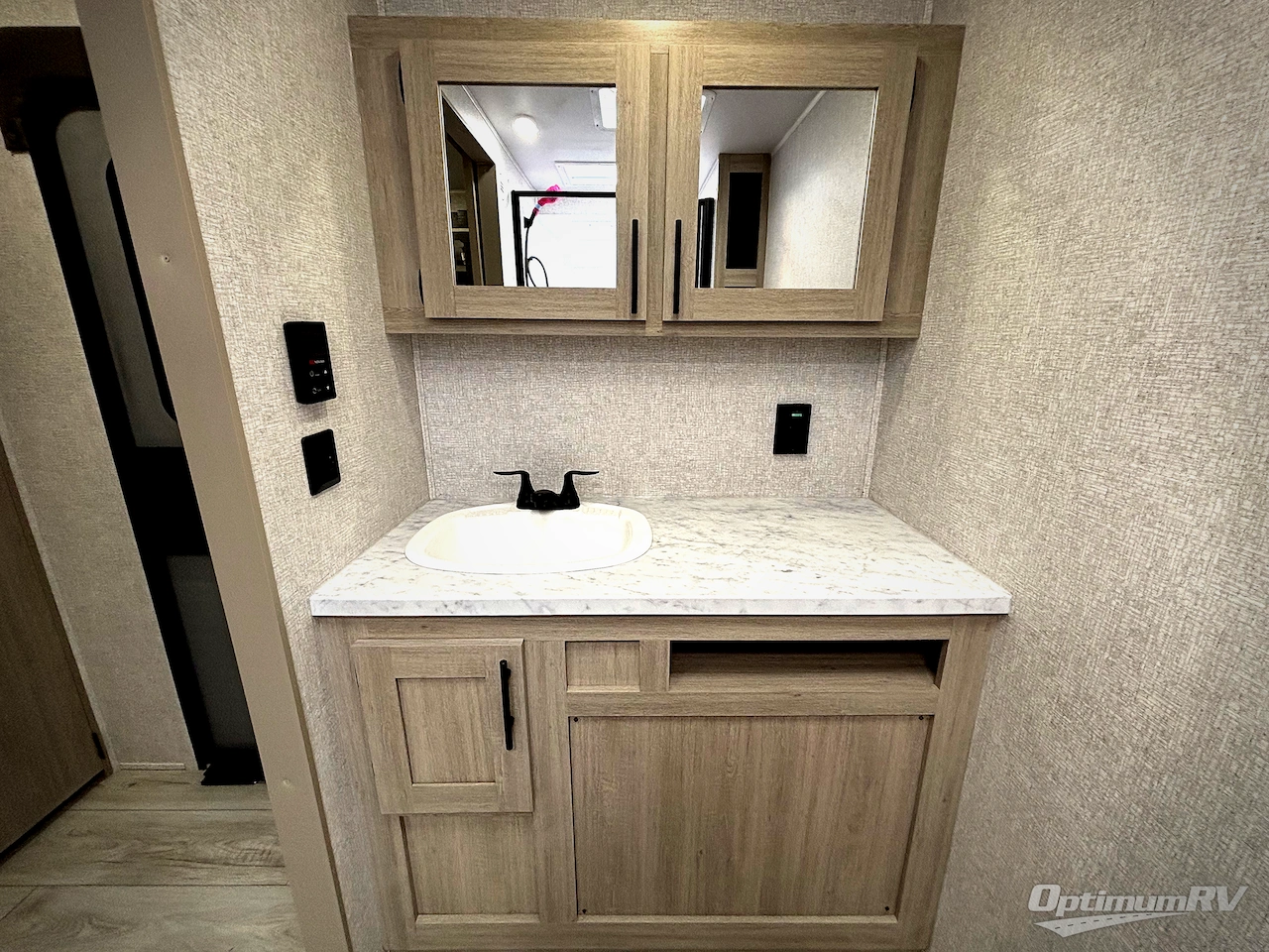 2026 East To West Della Terra 261RB Photo 13