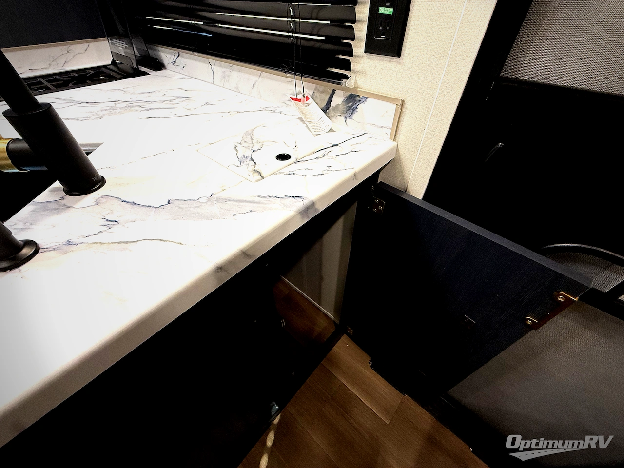 2026 East To West Acclaim 2550DS Photo 13