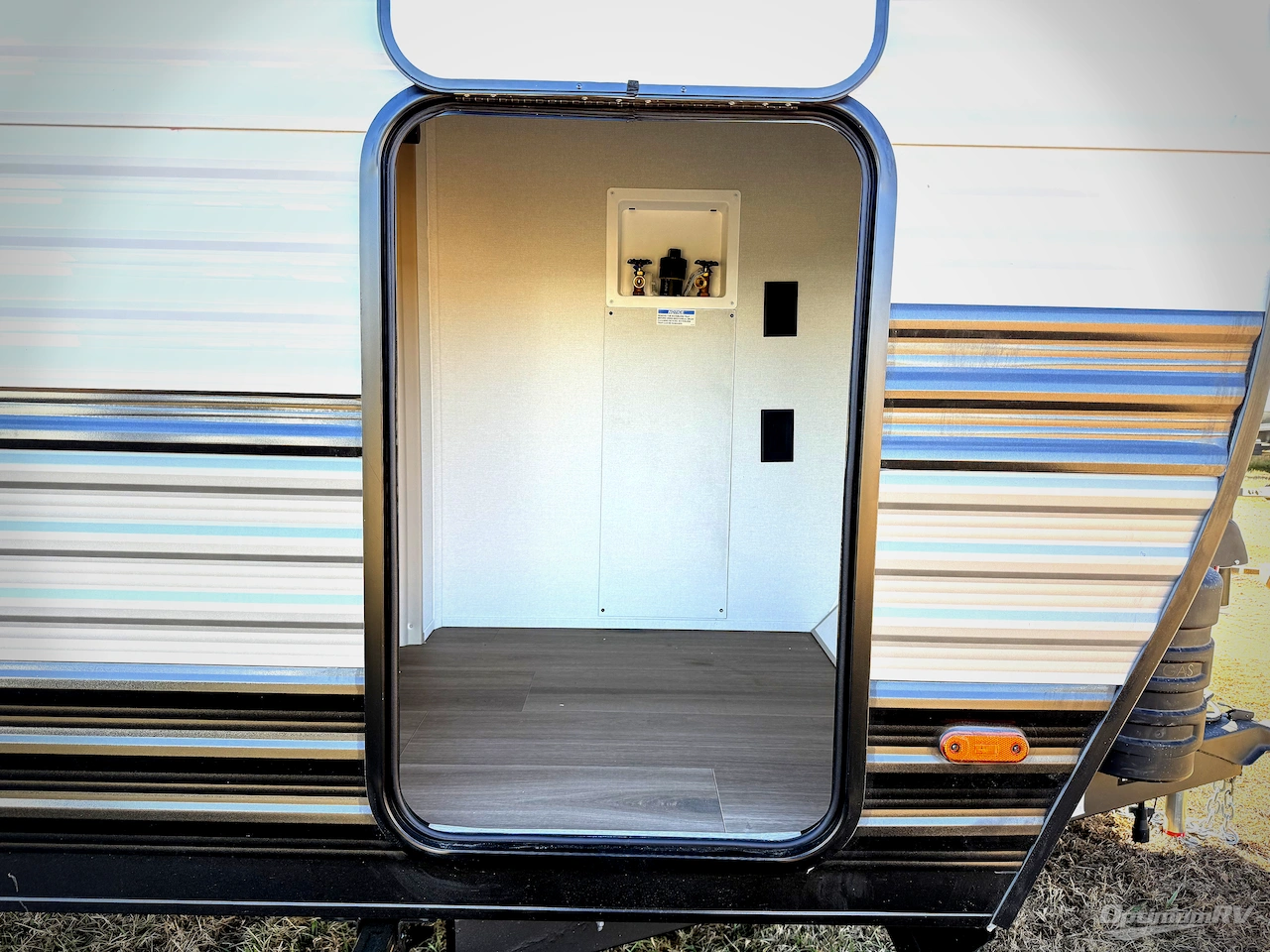 2026 East To West Acclaim 2550DS Photo 26