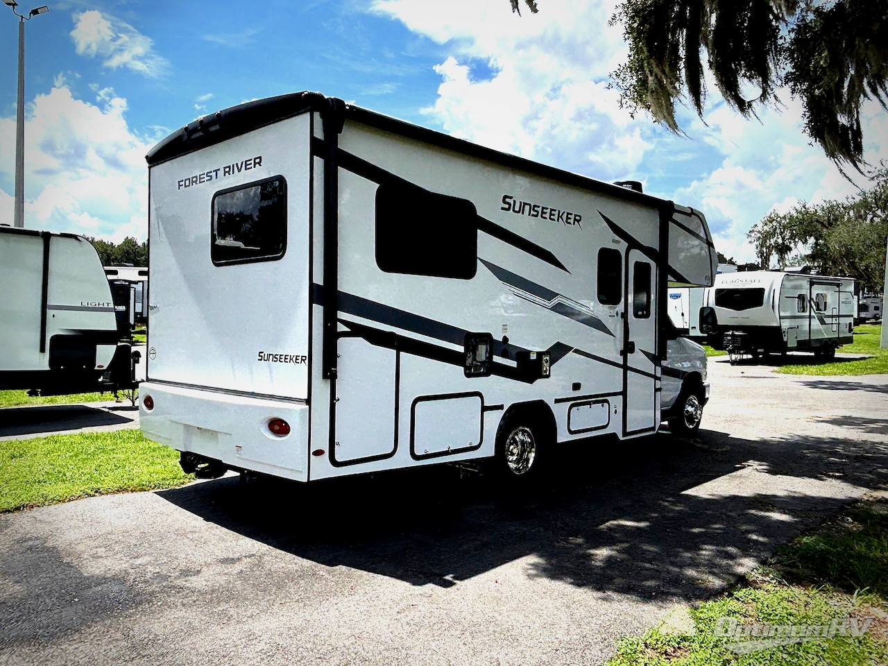 2026 Forest River Sunseeker LE 2350ALEF Photo 2
