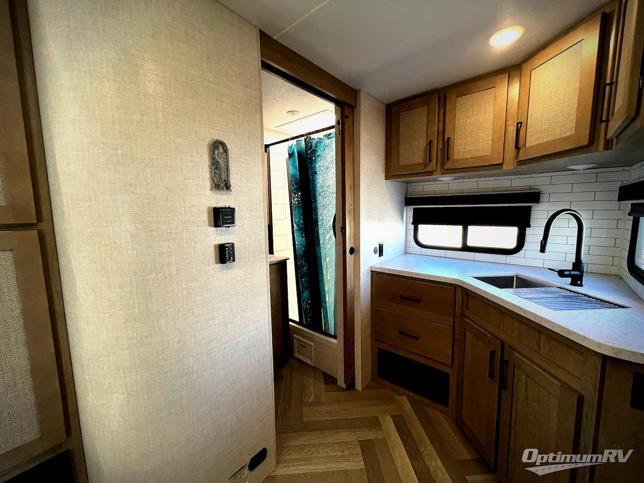 2024 Ember E-Series 22MLQ Photo 13