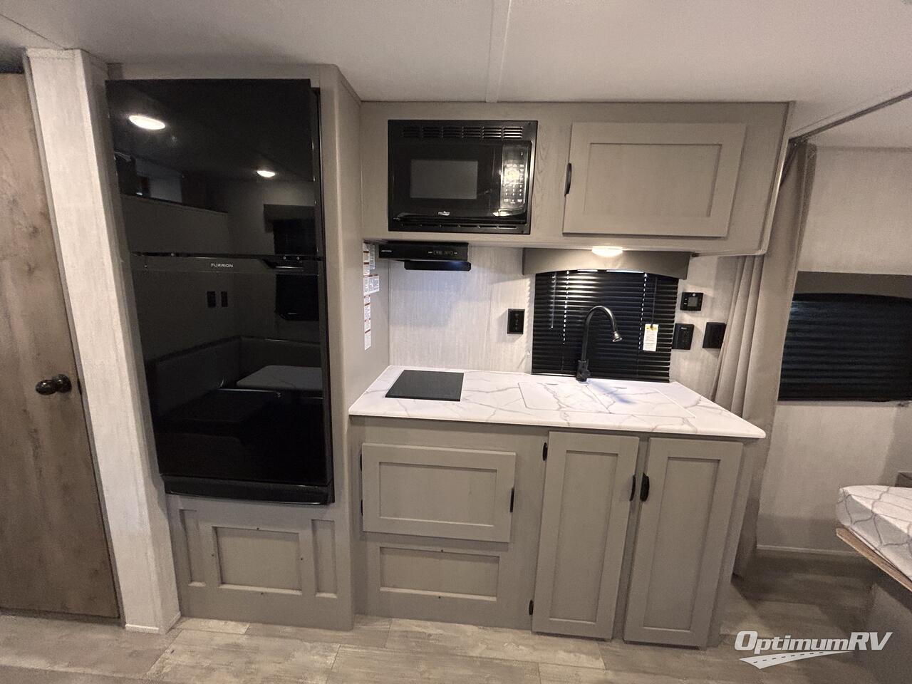 2025 Forest River Viking 5K Series 25QBH Photo 6