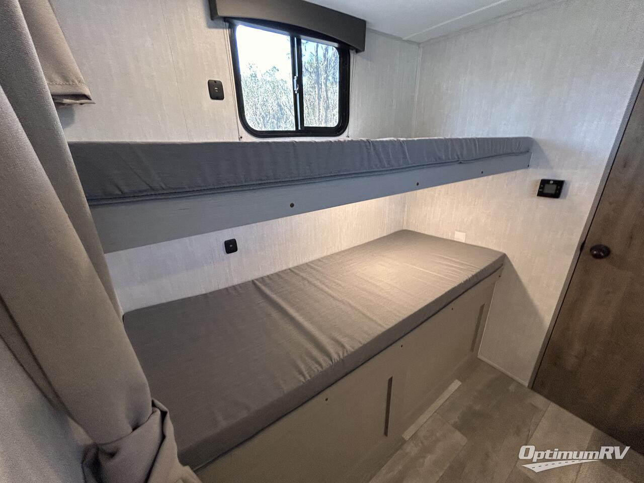 2025 Forest River Viking 5K Series 25QBH Photo 12