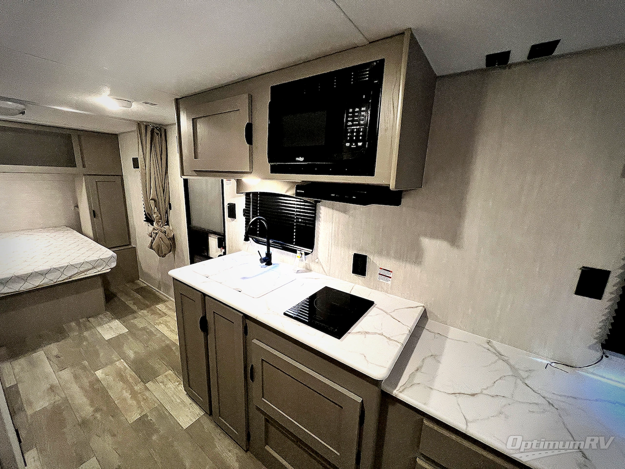 2025 Forest River Viking 5K Series 242MK Photo 6