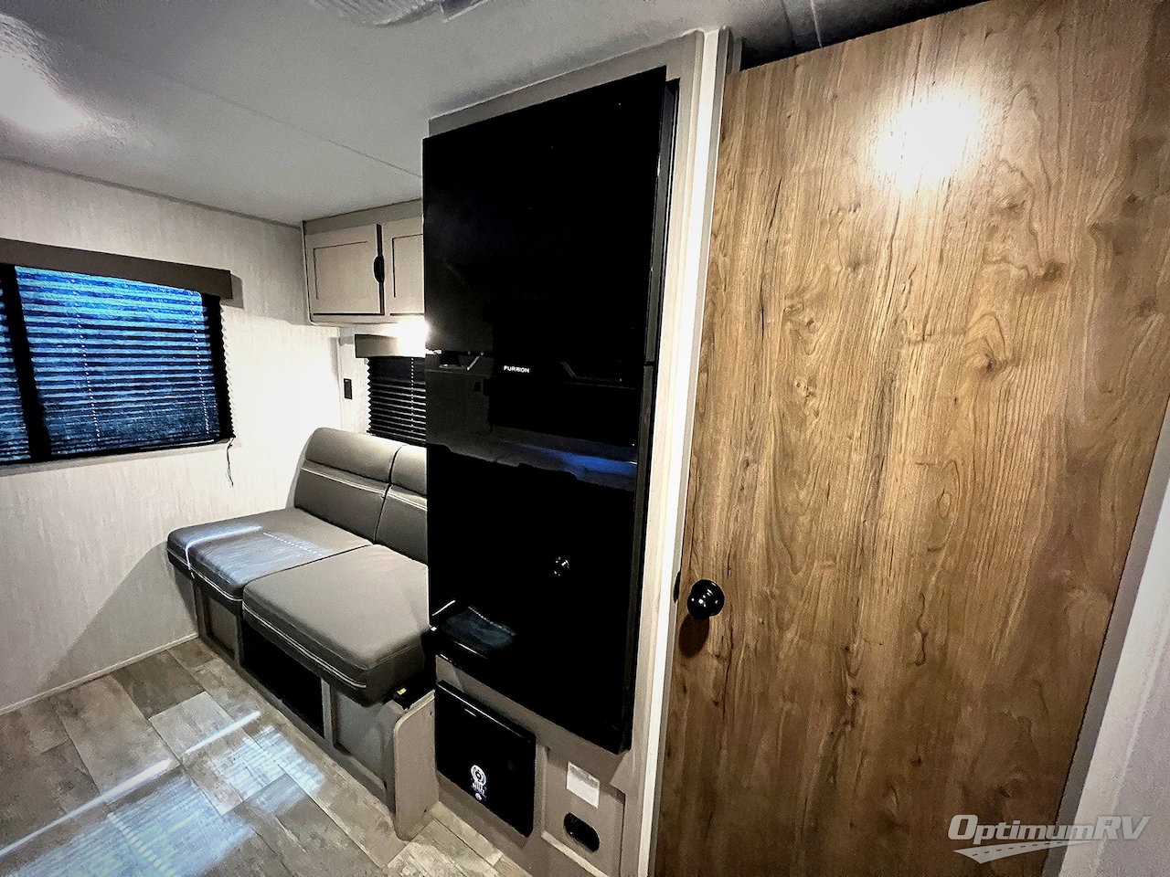 2025 Forest River Viking 5K Series 242MK Photo 7