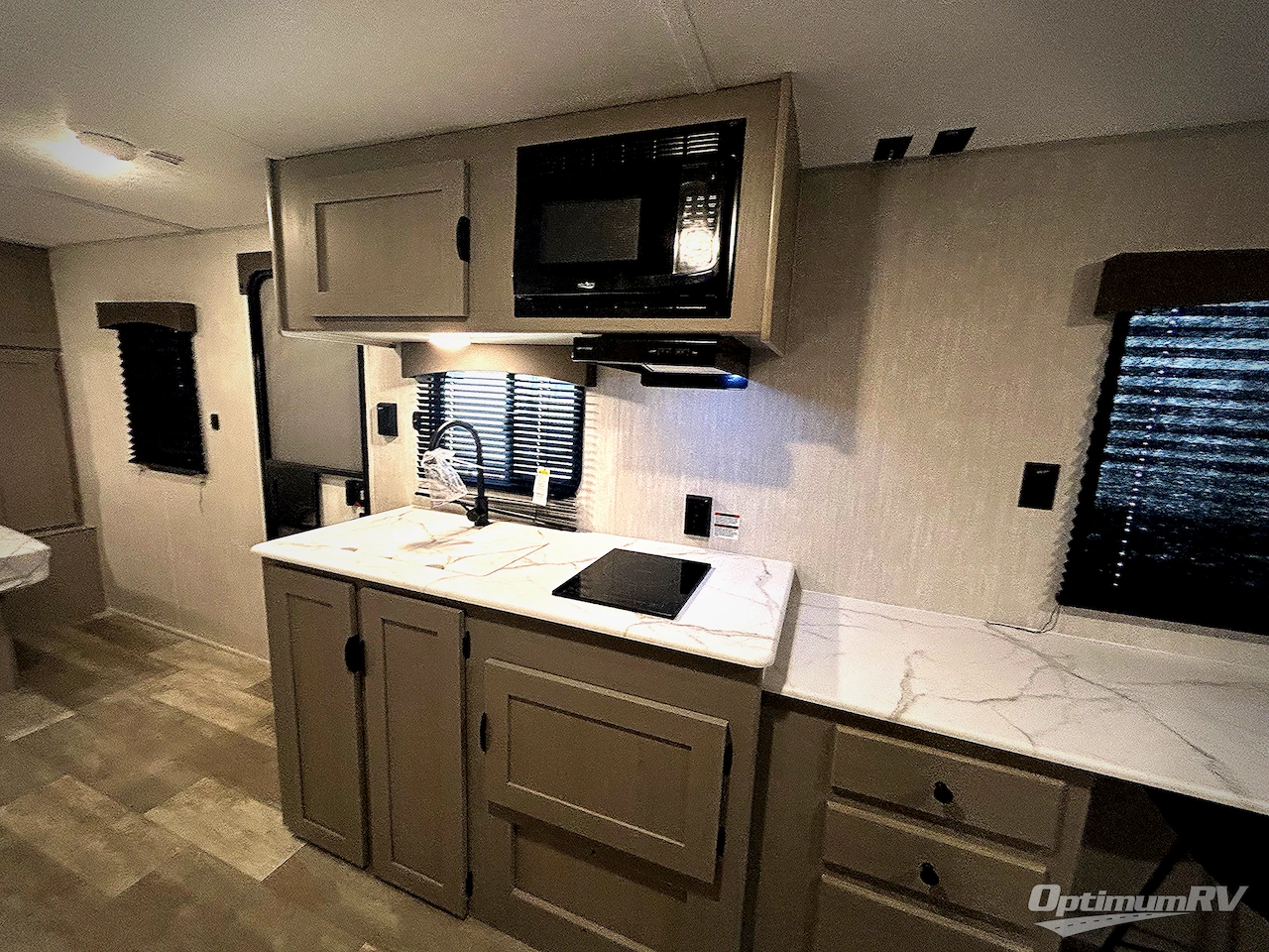 2025 Forest River Viking 5K Series 242MK Photo 5