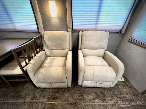 2020 Coachmen Catalina Legacy 333RETS RV Photo 2