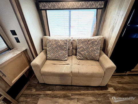 2020 Coachmen Catalina Legacy 333RETS RV Photo 3