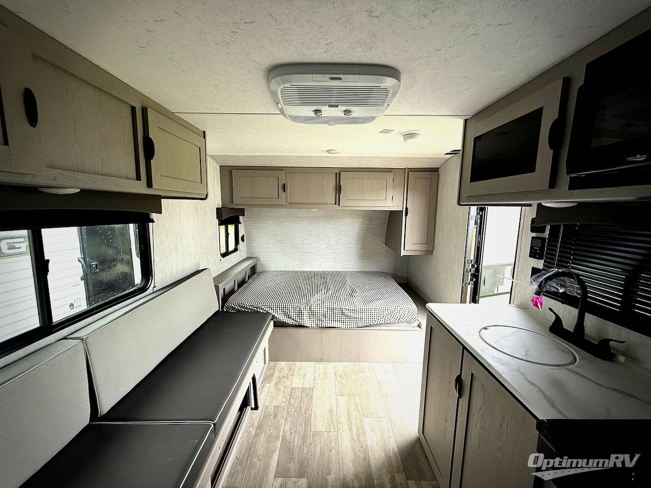 2025 Forest River Viking 4K Series 18BH Photo 5