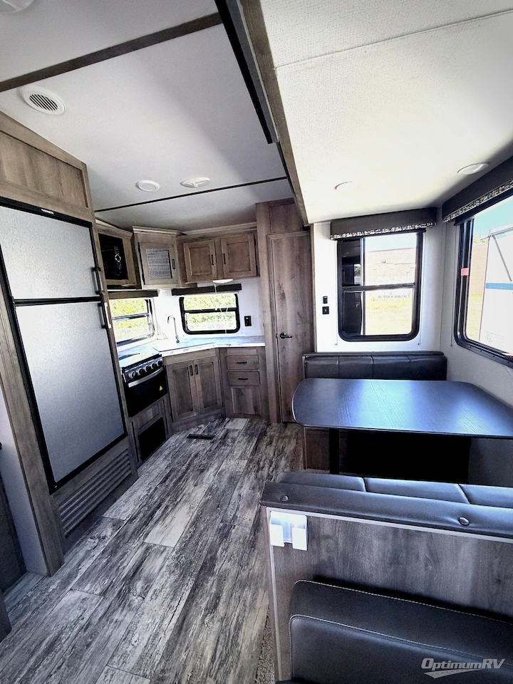 2020 Keystone Sprinter Campfire Edition 27FWML Photo 3