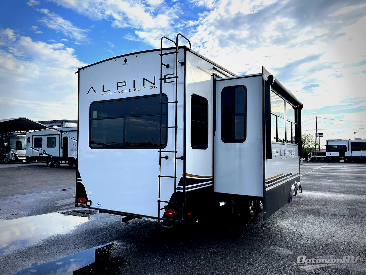 2025 Keystone Alpine Avalanche Edition 321RL Photo 2