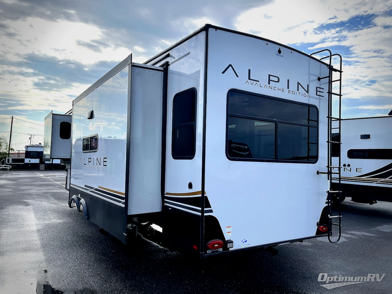 2025 Keystone Alpine Avalanche Edition 321RL Photo 3