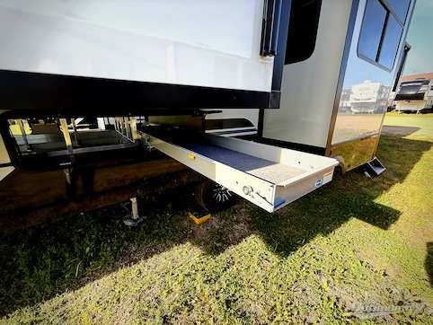 2026 Keystone Alpine Avalanche Edition 381DL RV Photo 4