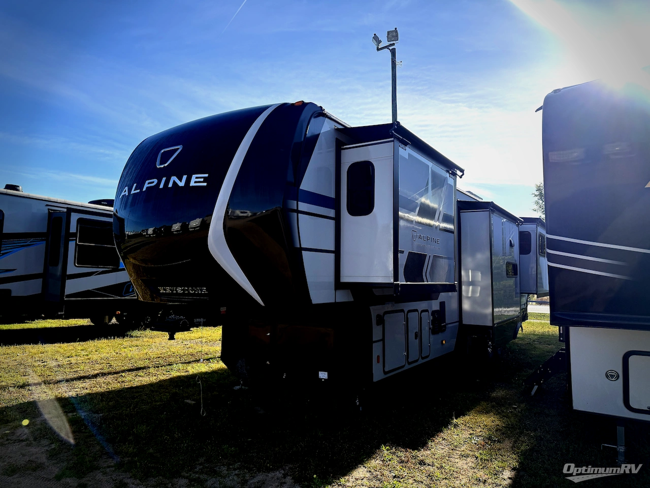 2026 Keystone Alpine Avalanche Edition 381DL Photo 4