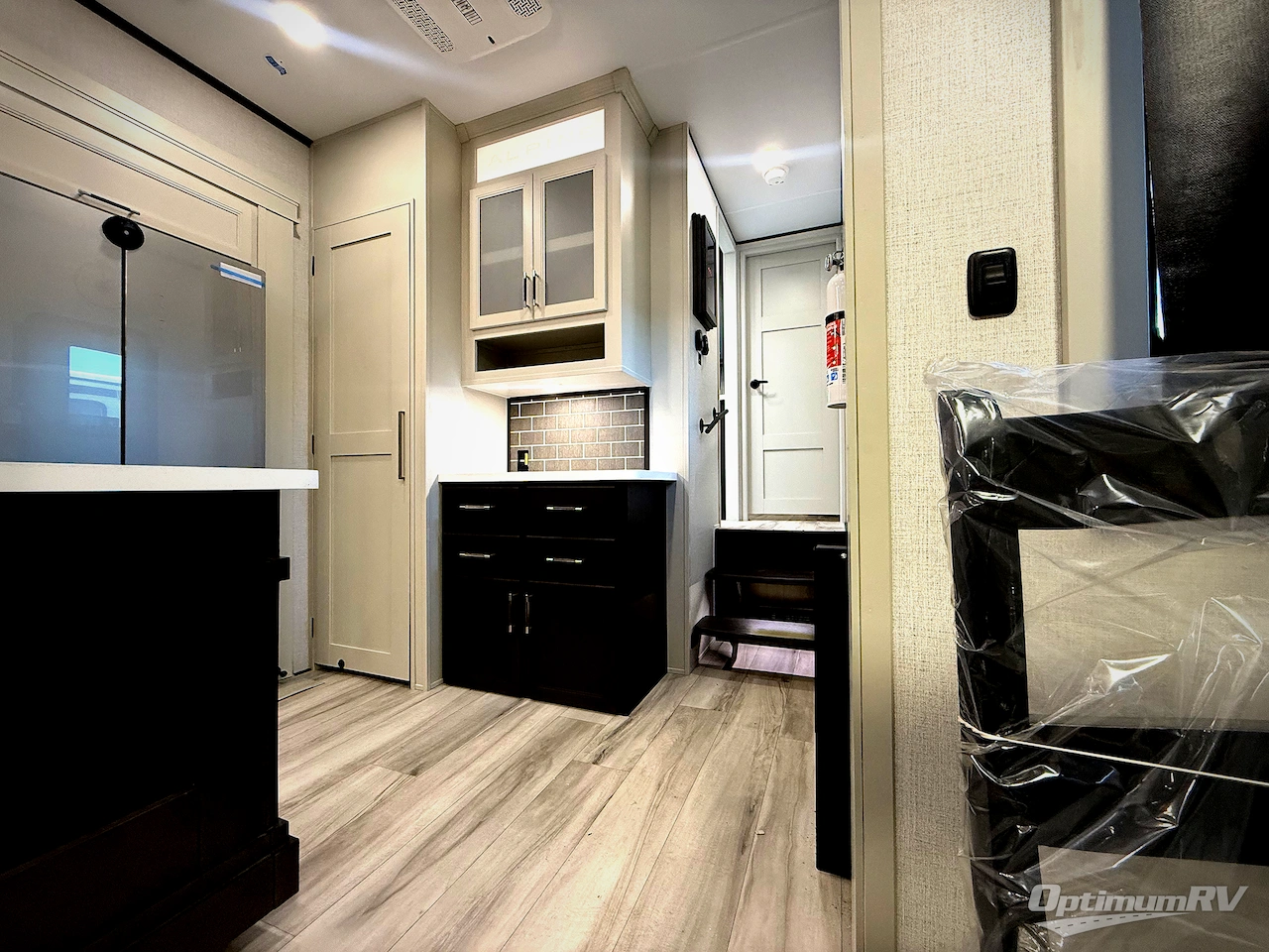 2026 Keystone Alpine Avalanche Edition 381DL Photo 7