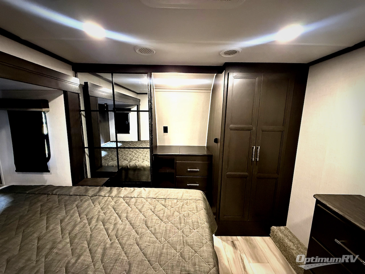 2026 Keystone Alpine Avalanche Edition 381DL Photo 11