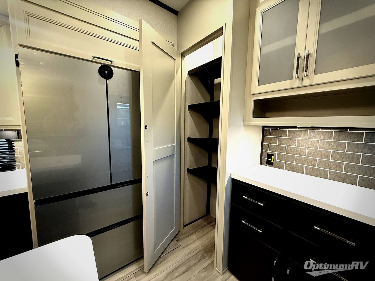 2026 Keystone Alpine Avalanche Edition 381DL Photo 16