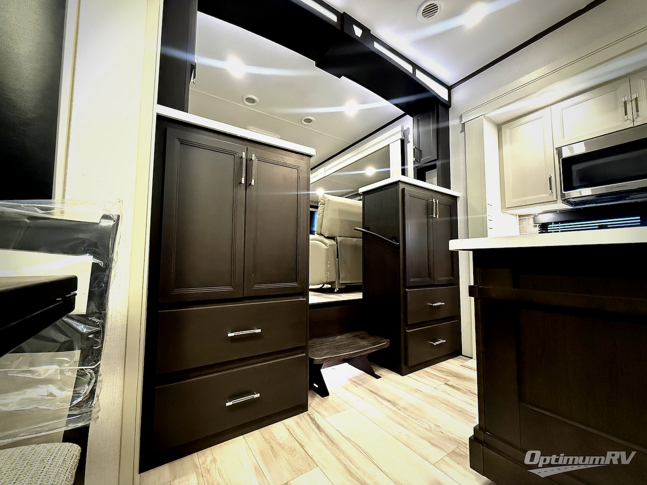 2026 Keystone Alpine Avalanche Edition 381DL Photo 21