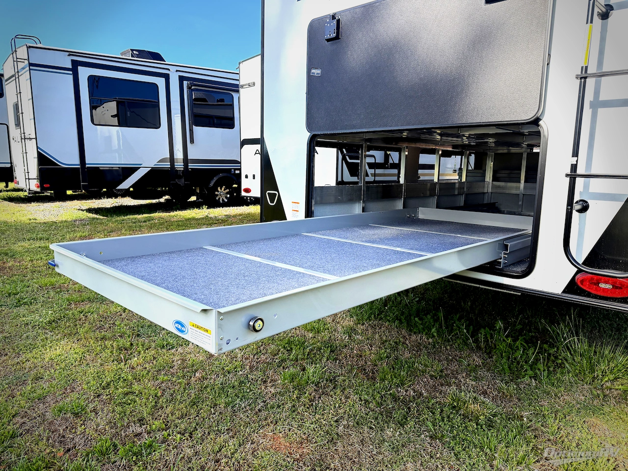 2026 Keystone Alpine Avalanche Edition 381DL Photo 30