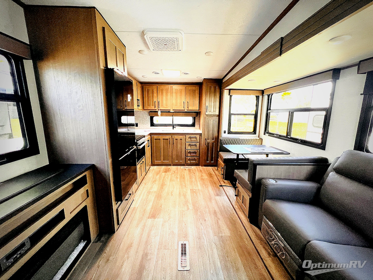 2025 KZ Durango Half-Ton D240RKD Photo 4