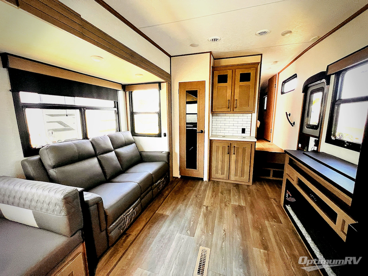 2025 KZ Durango Half-Ton D240RKD Photo 5