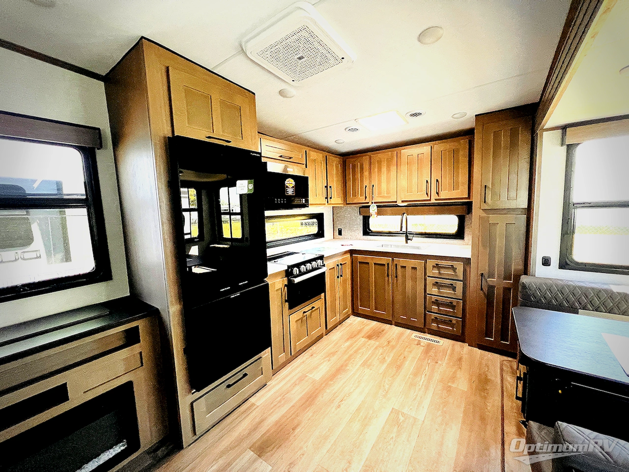 2025 KZ Durango Half-Ton D240RKD Photo 9