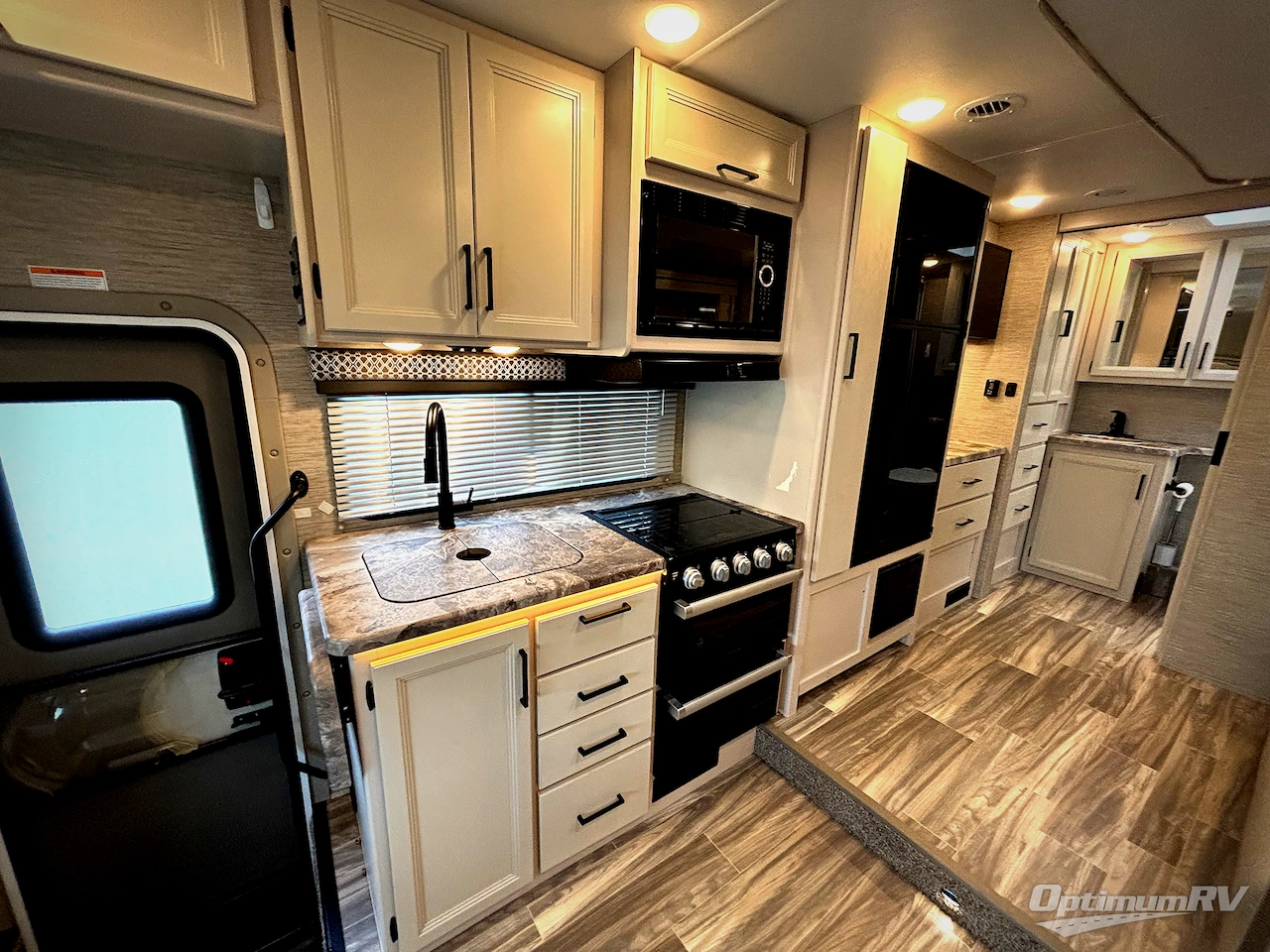 2023 Thor Four Winds 25M Photo 13