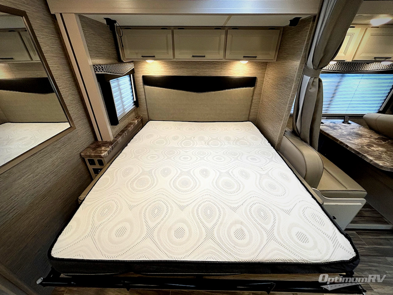 2023 Thor Four Winds 25M Photo 16