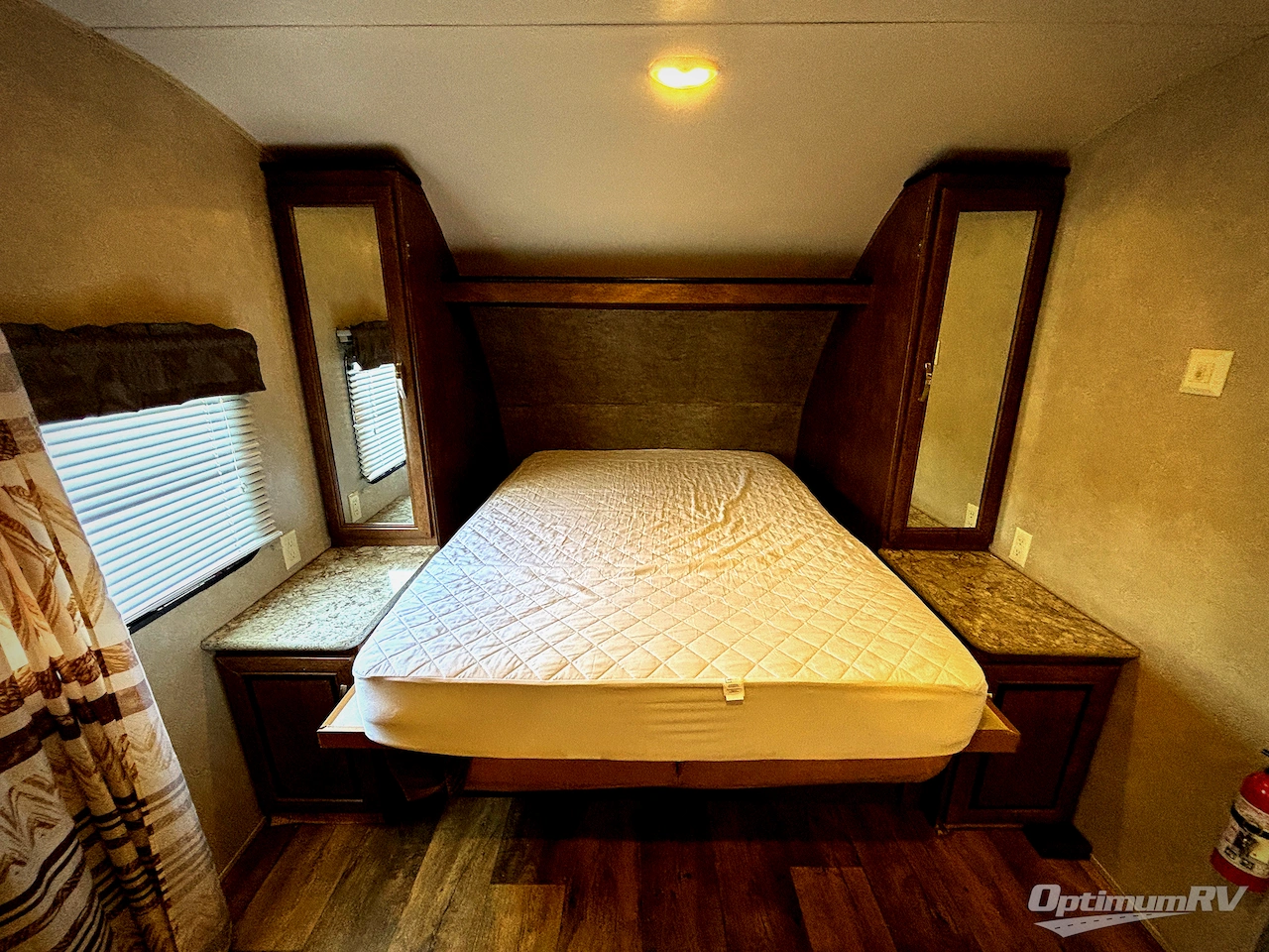 2017 Forest River Wildwood X-Lite 230BHXL Photo 8