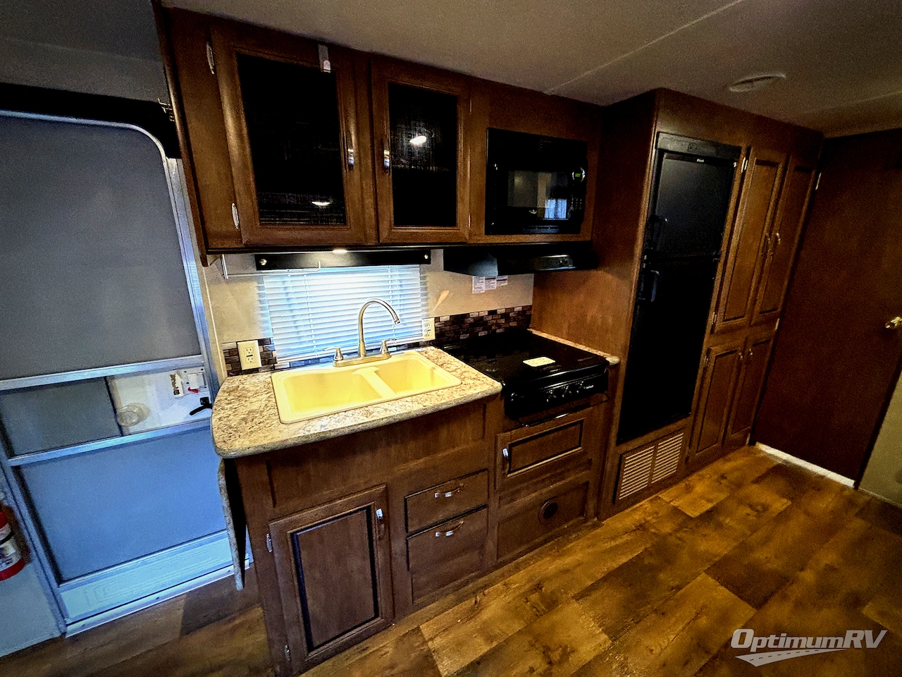2017 Forest River Wildwood X-Lite 230BHXL Photo 9
