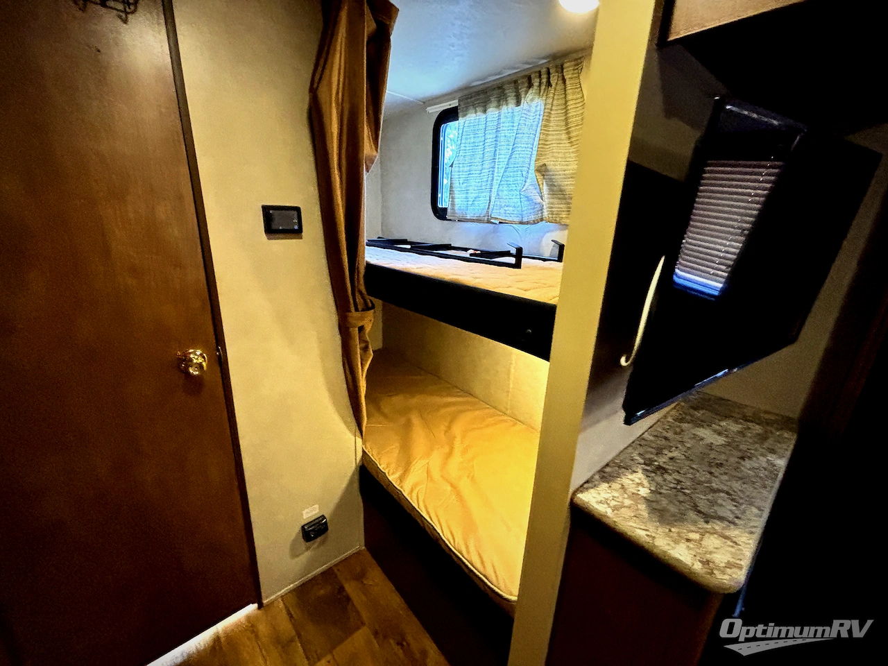 2017 Forest River Wildwood X-Lite 230BHXL Photo 13