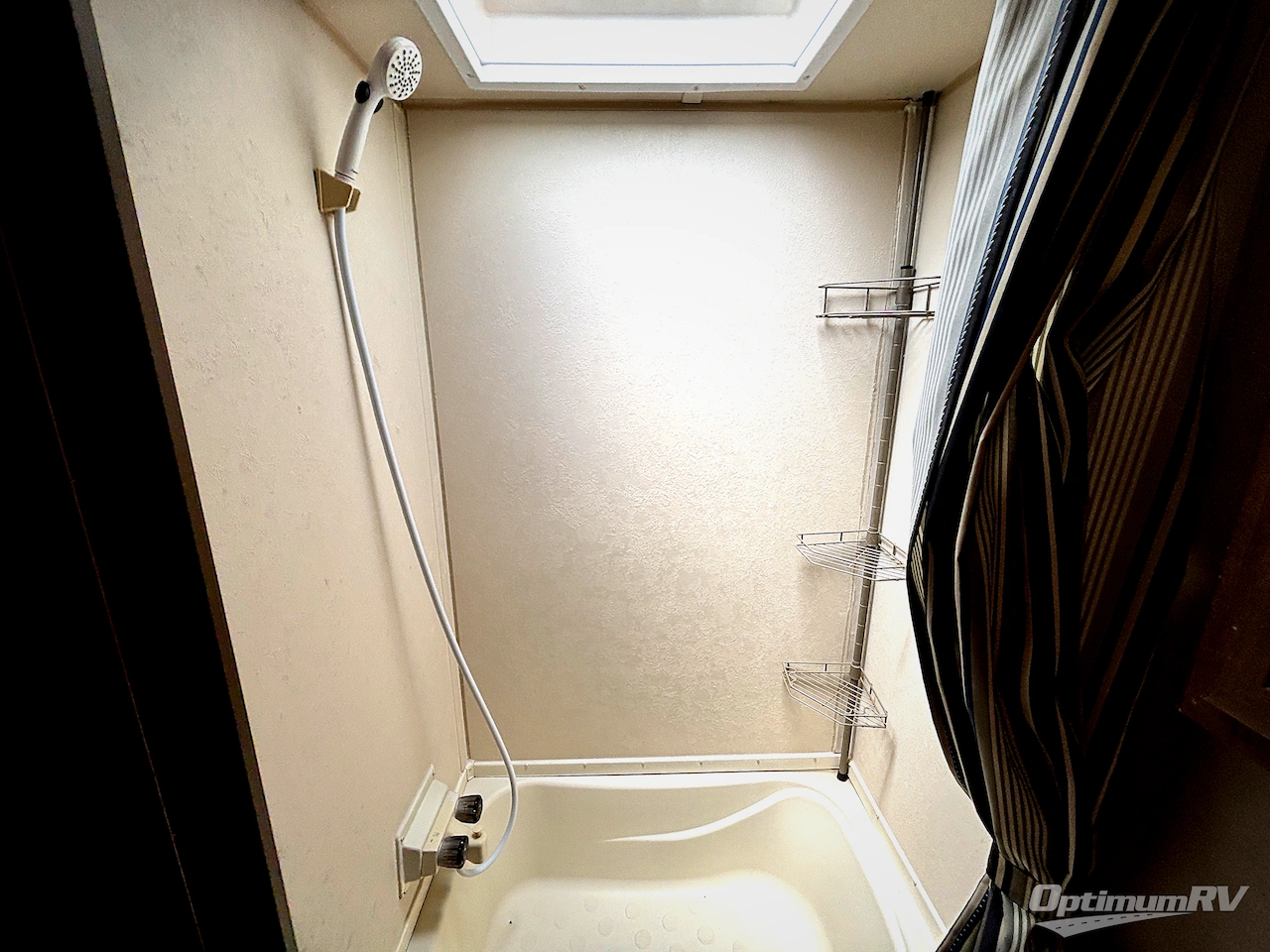 2017 Forest River Wildwood X-Lite 230BHXL Photo 17