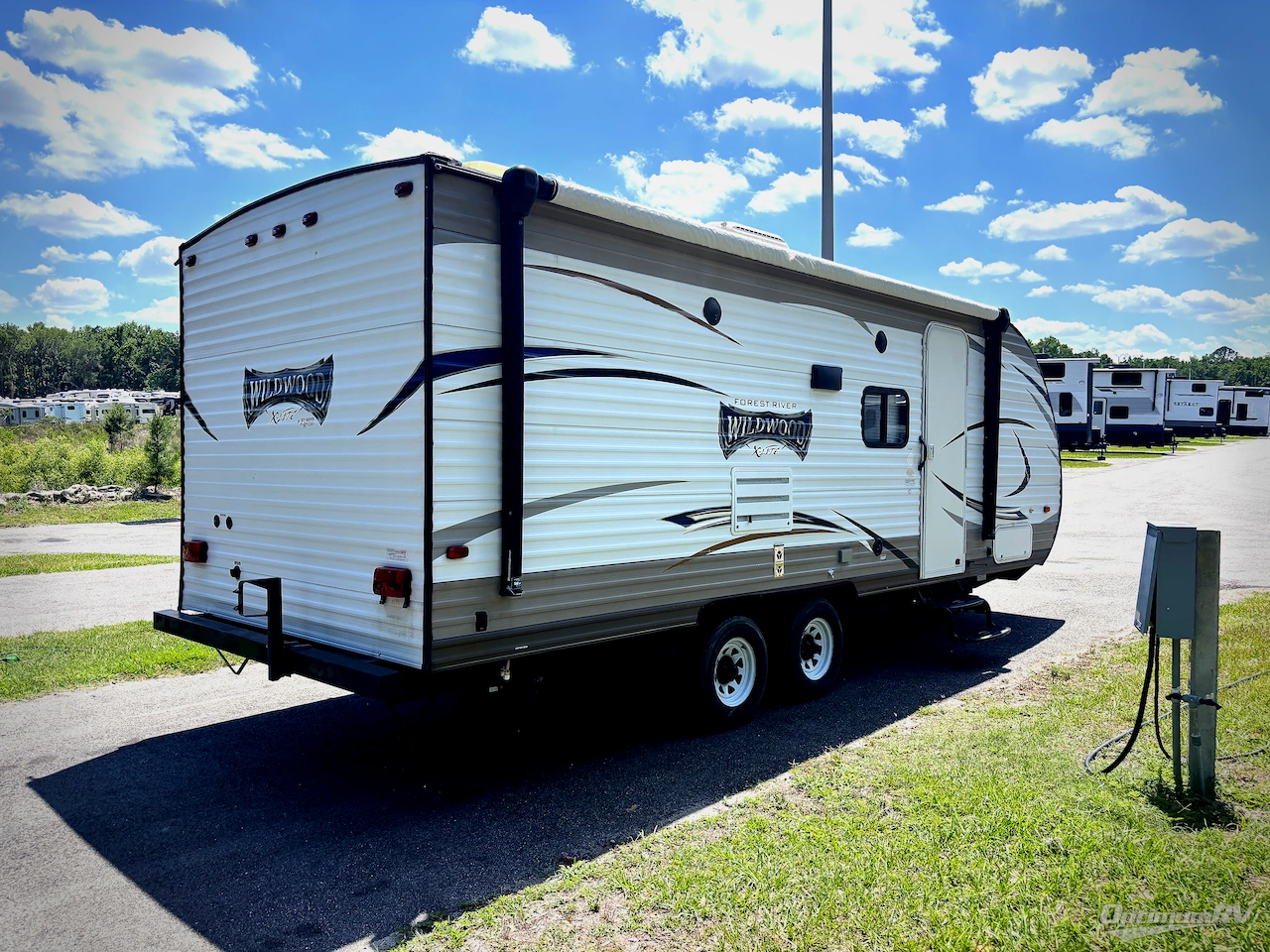 2017 Forest River Wildwood X-Lite 230BHXL Photo 2
