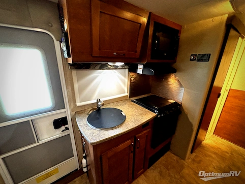 2016 Lance Lance Travel Trailers 1575 RV Photo 4
